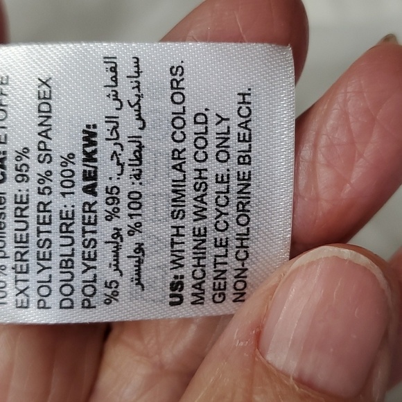 White house black market lovely woman's blouse,‎ long bell sleeves. Size small. - Picture 9 of 9